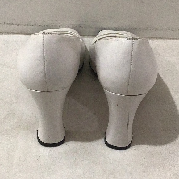 Pearly white heels - Picture 3 of 4